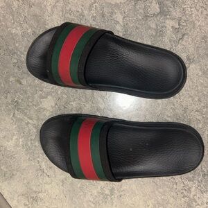 Used Gucci Slides